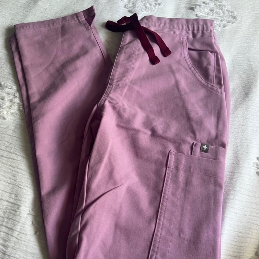 Figs Scrub Set in Color Dusk Top/Bottoms